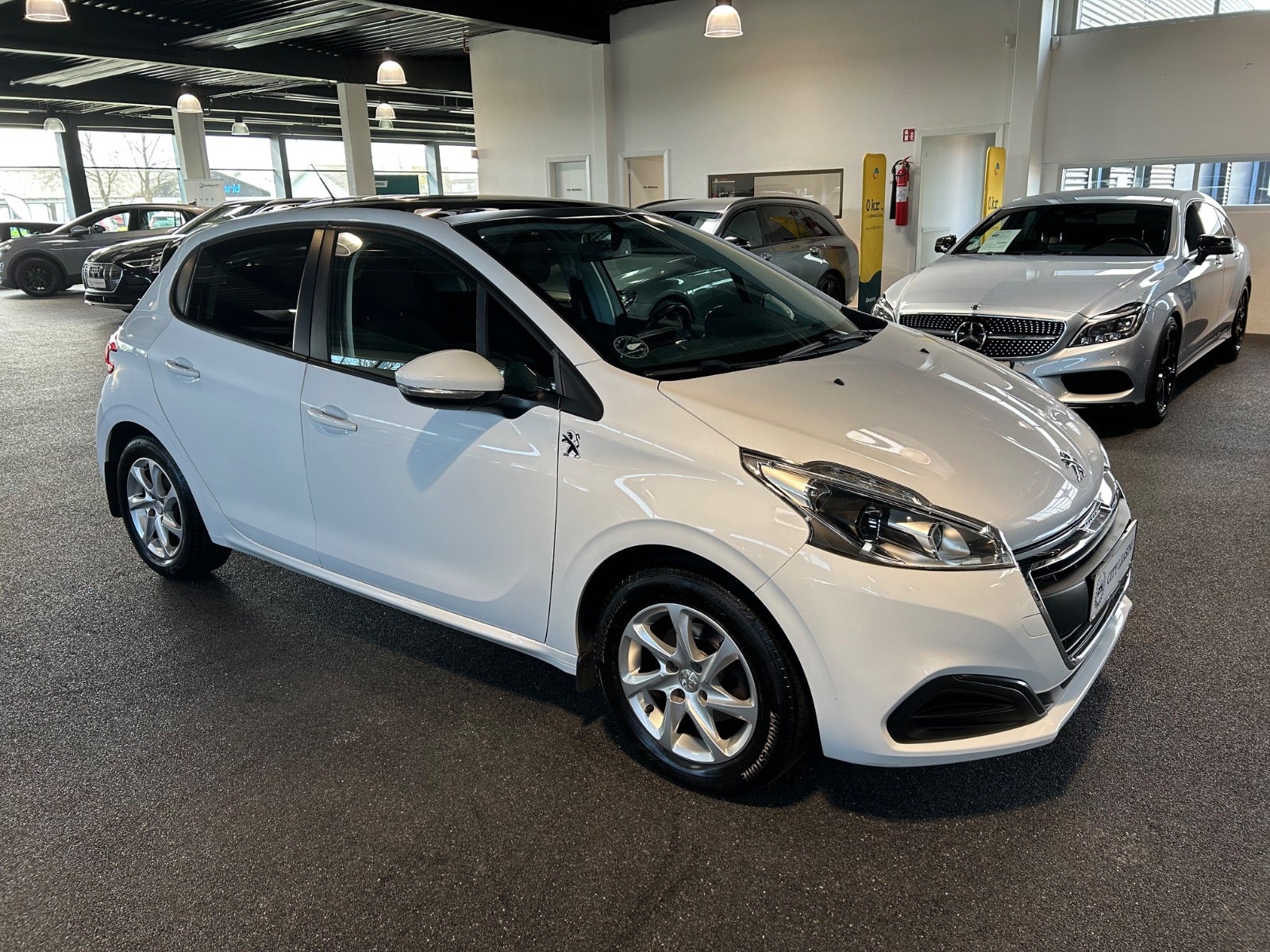 Peugeot 208 - 4