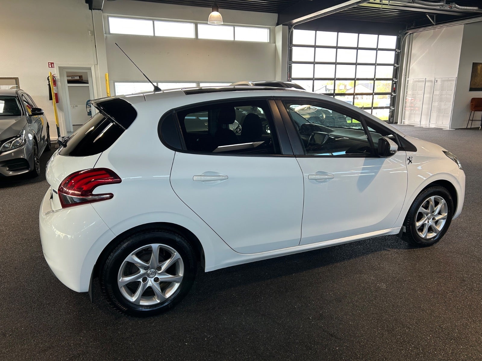 Peugeot 208 - 5