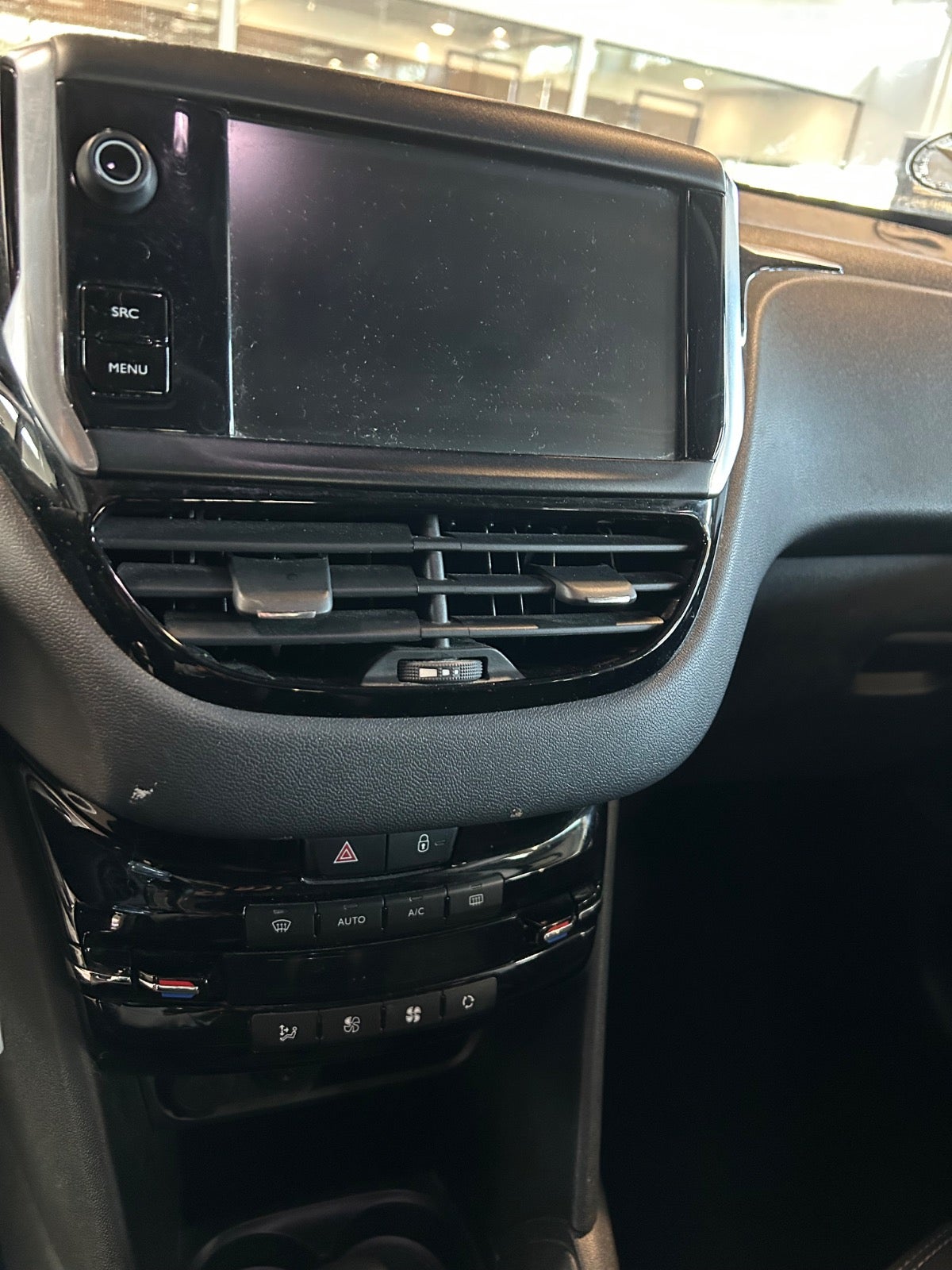 Peugeot 208 - 11