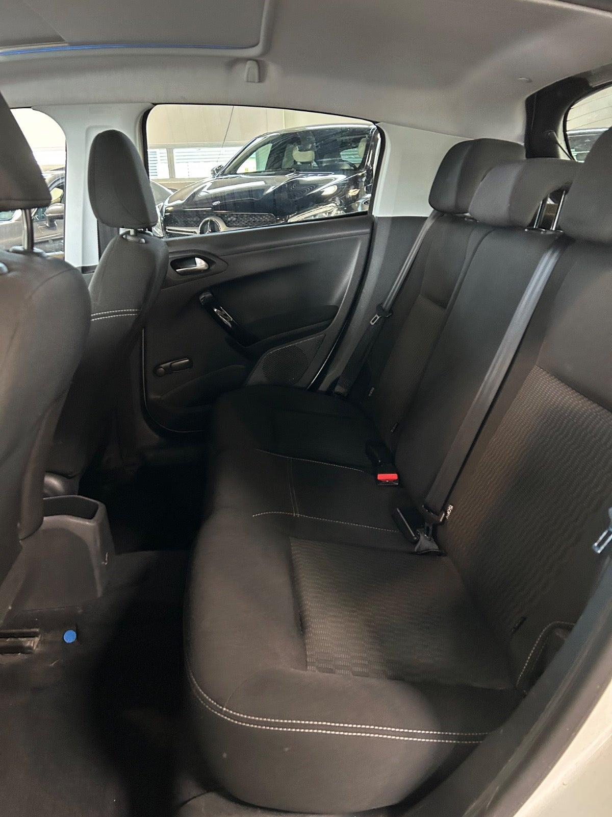 Peugeot 208 - 15