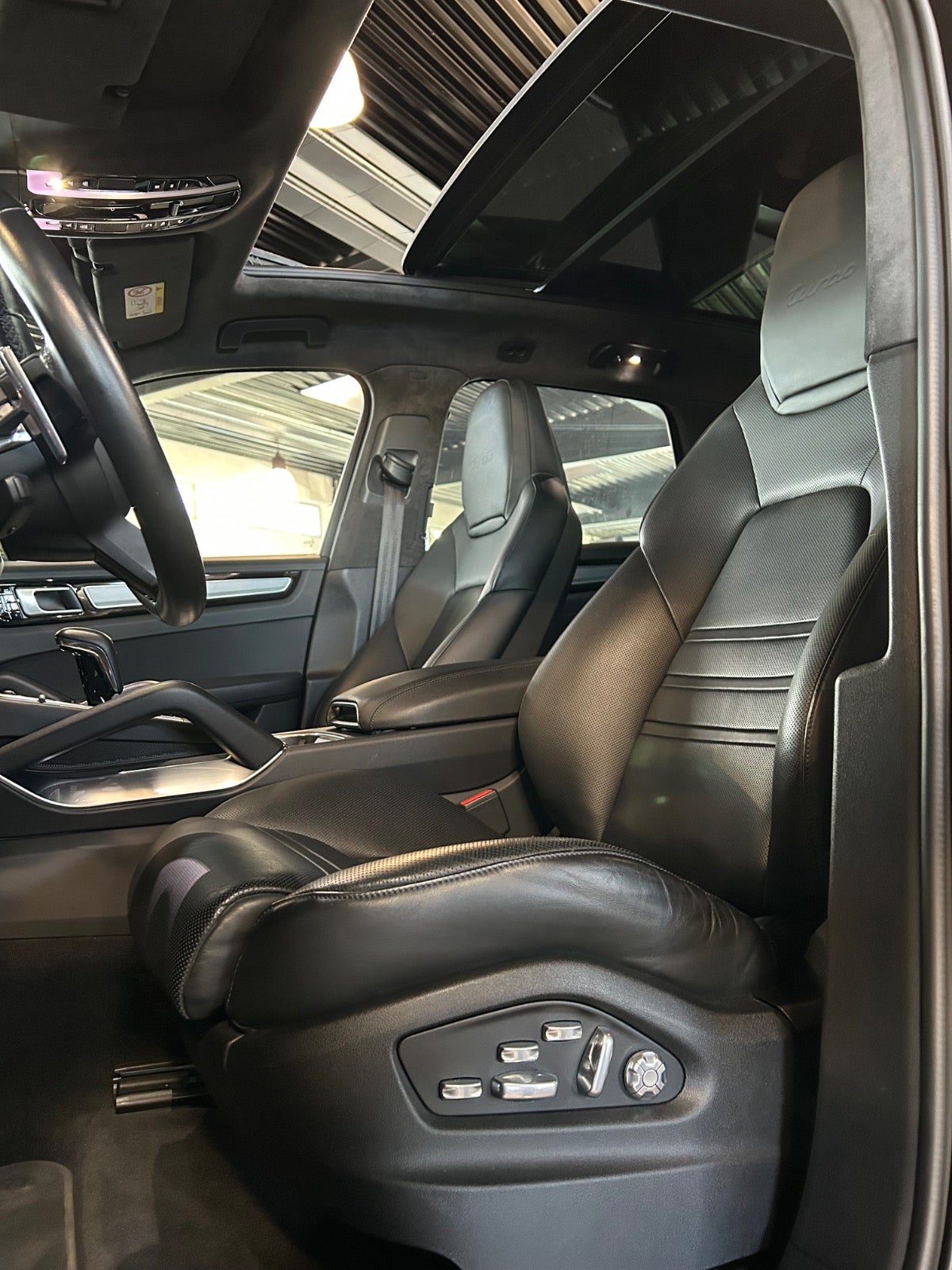 Porsche Cayenne Turbo - 18