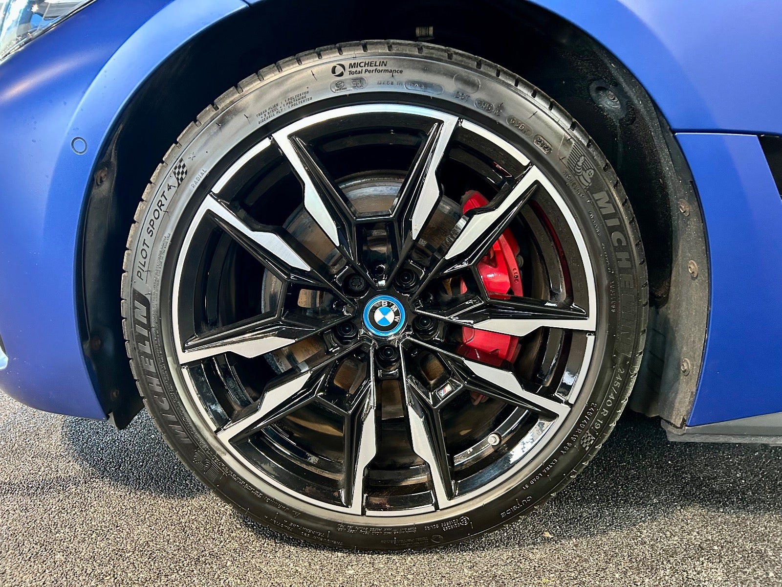 BMW i4 - 18