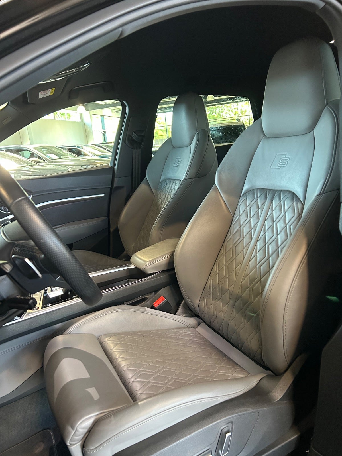 Audi e-tron S - 12