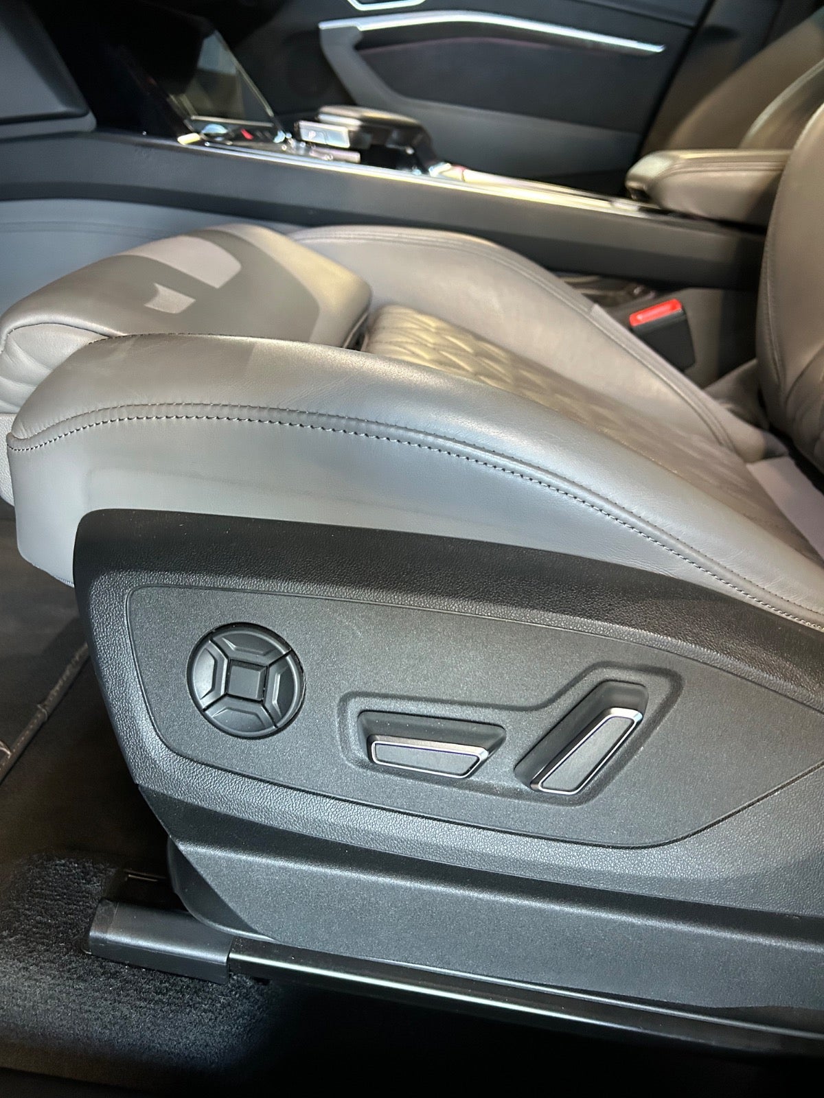 Audi e-tron S - 13