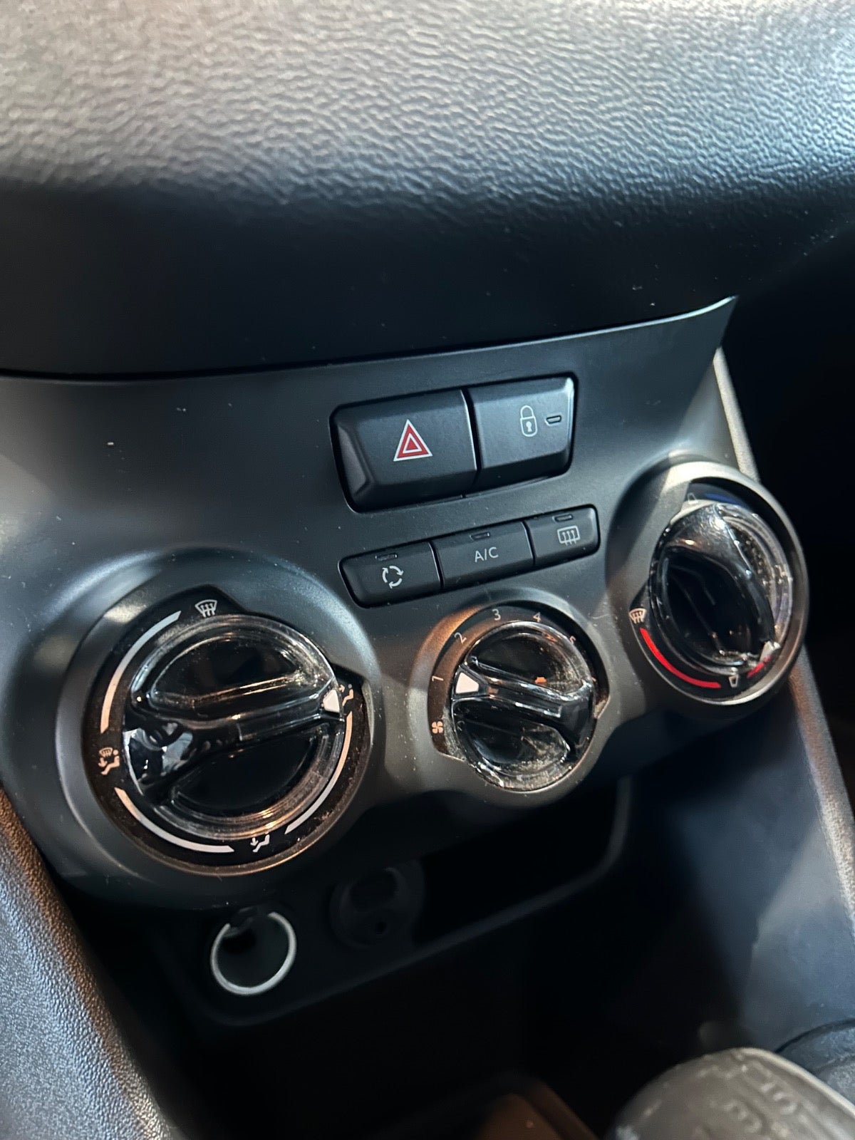 Peugeot 208 - 11