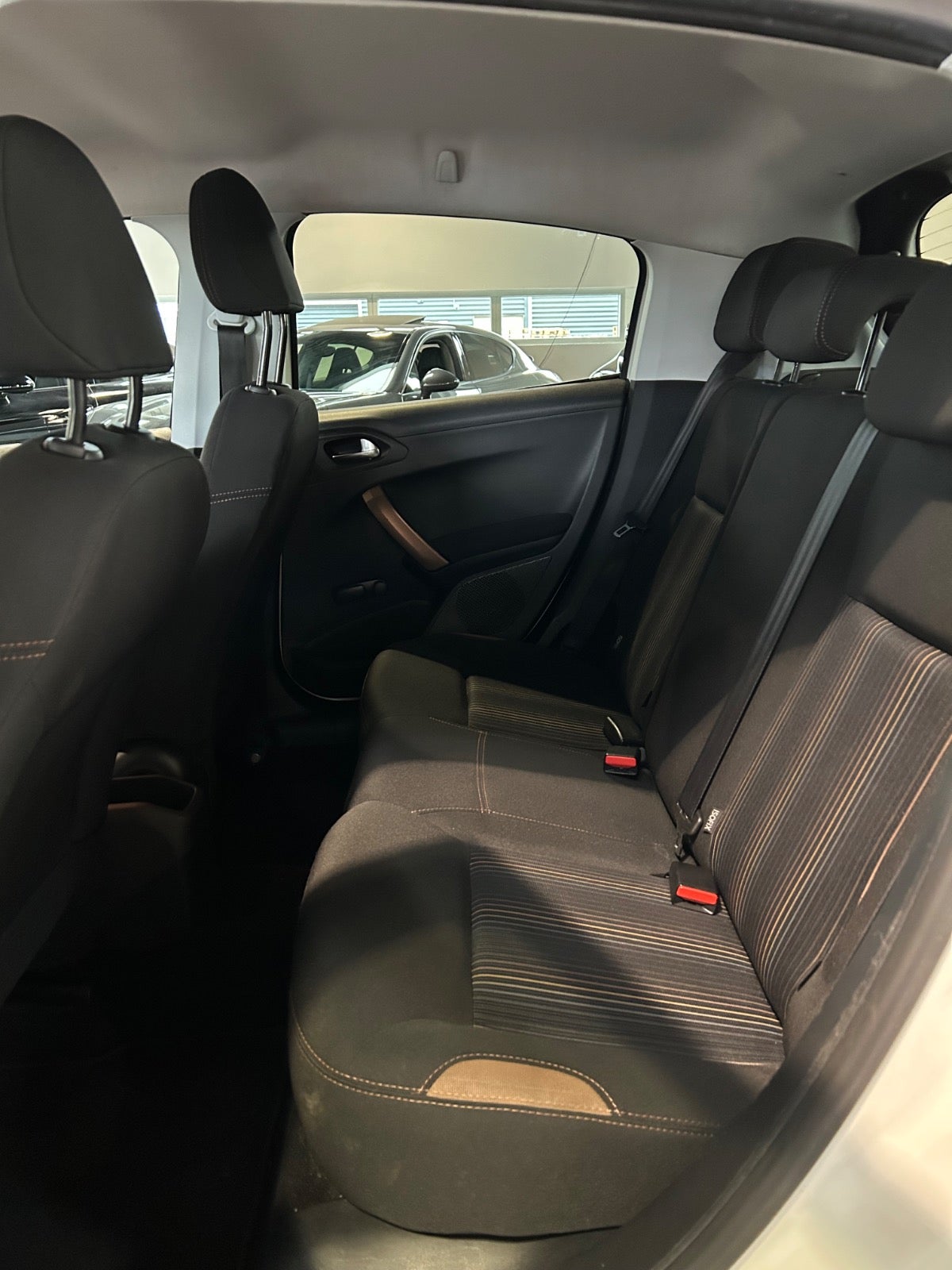 Peugeot 208 - 16