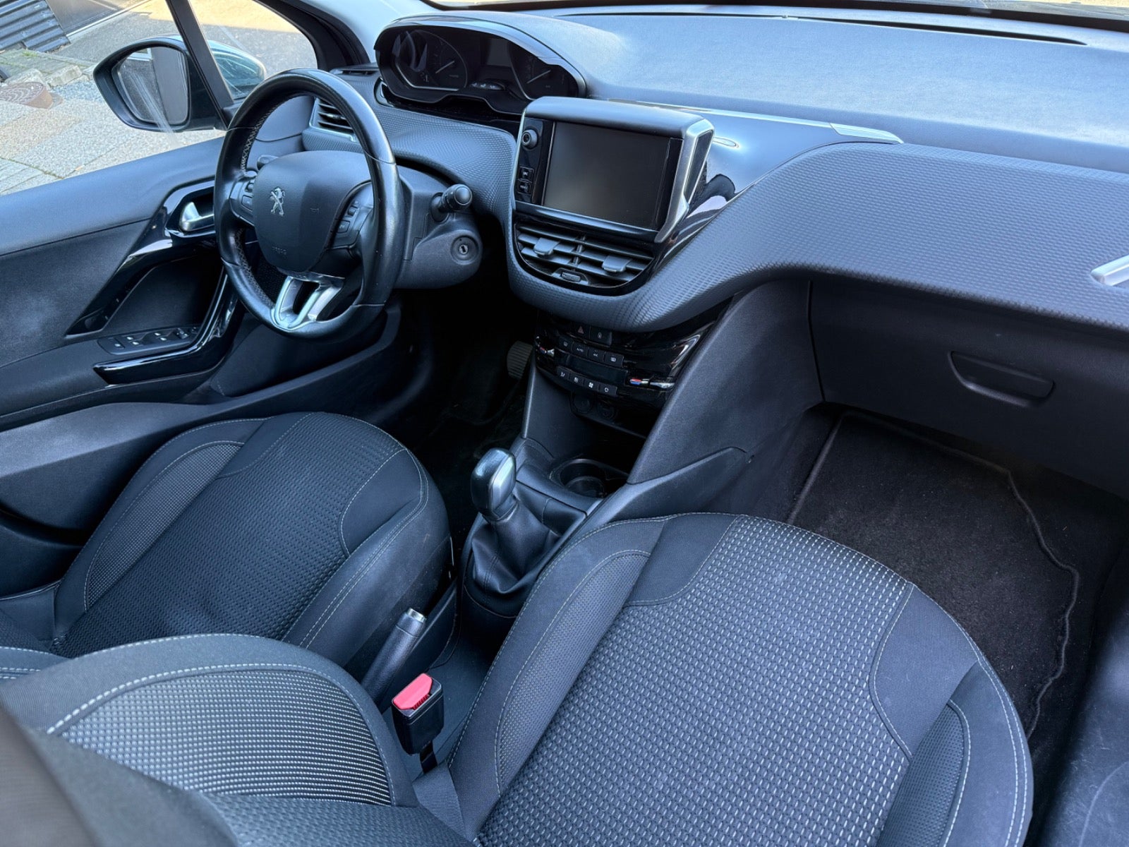 Peugeot 208 - 9