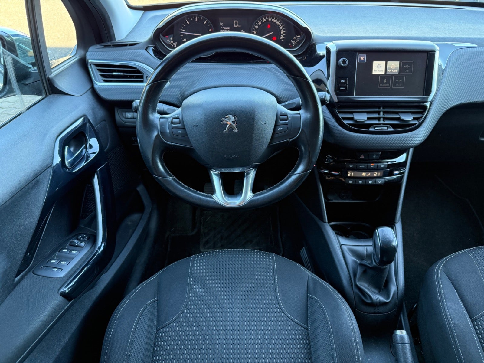 Peugeot 208 - 10