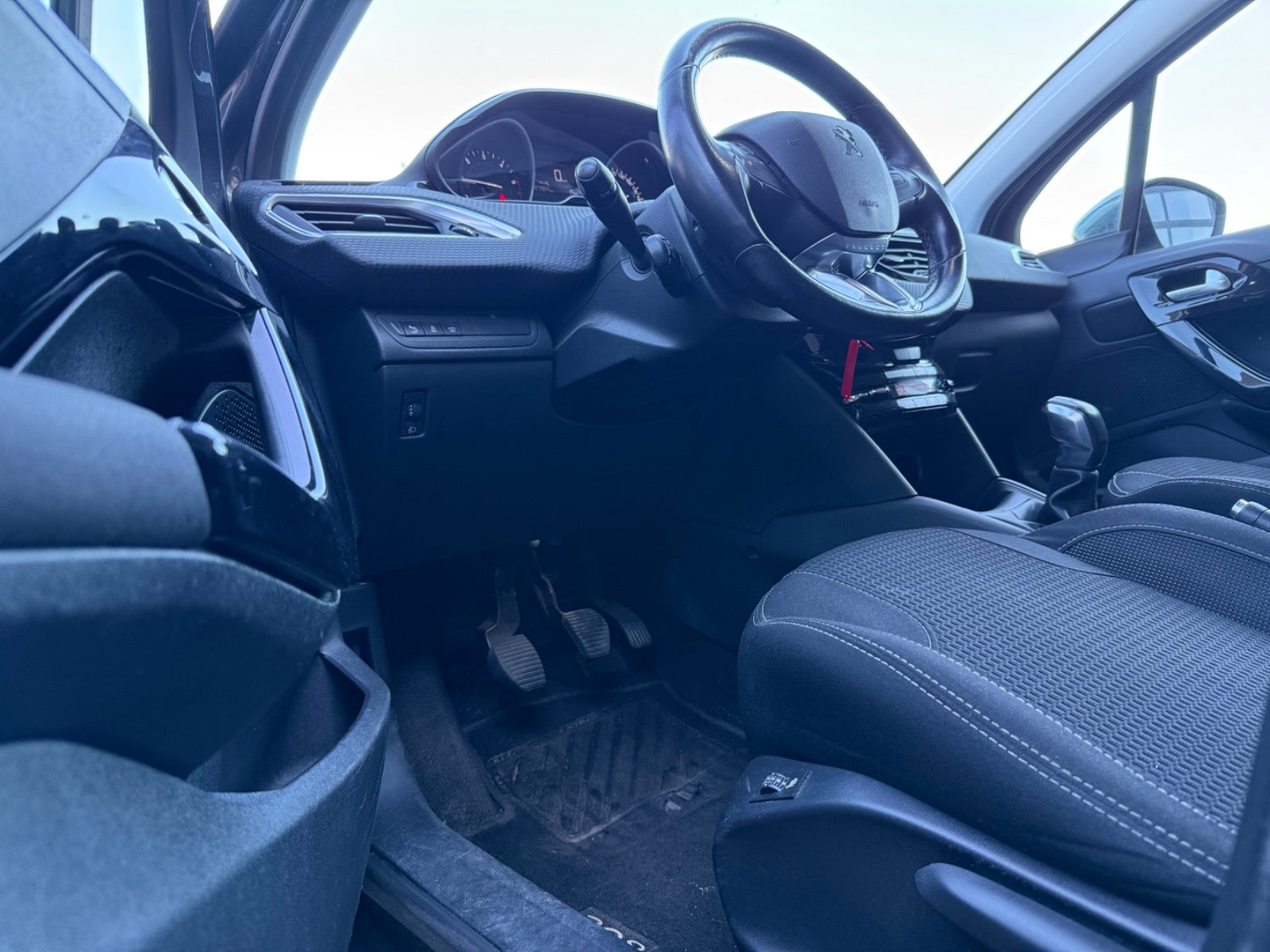 Peugeot 208 - 11