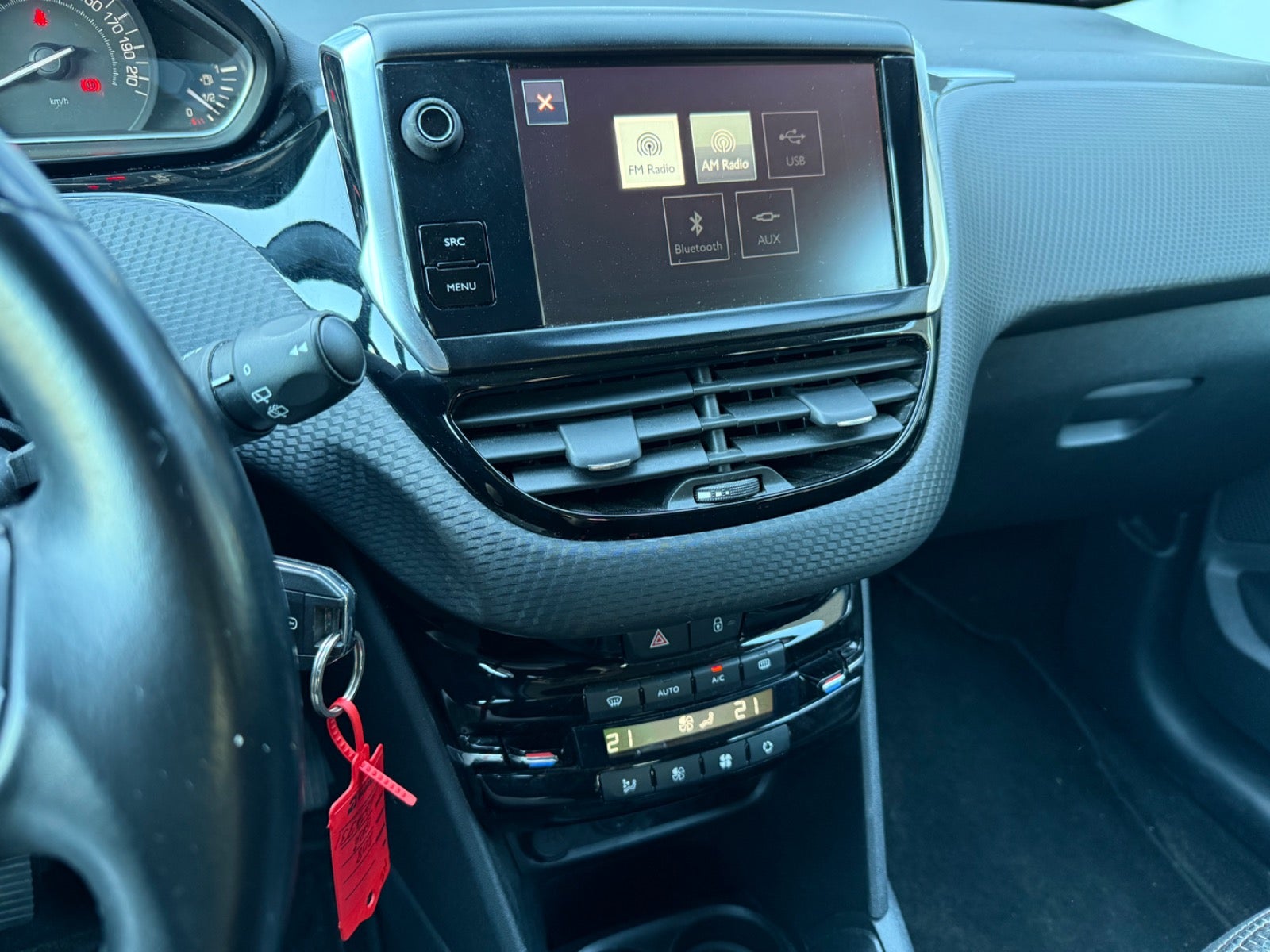 Peugeot 208 - 12