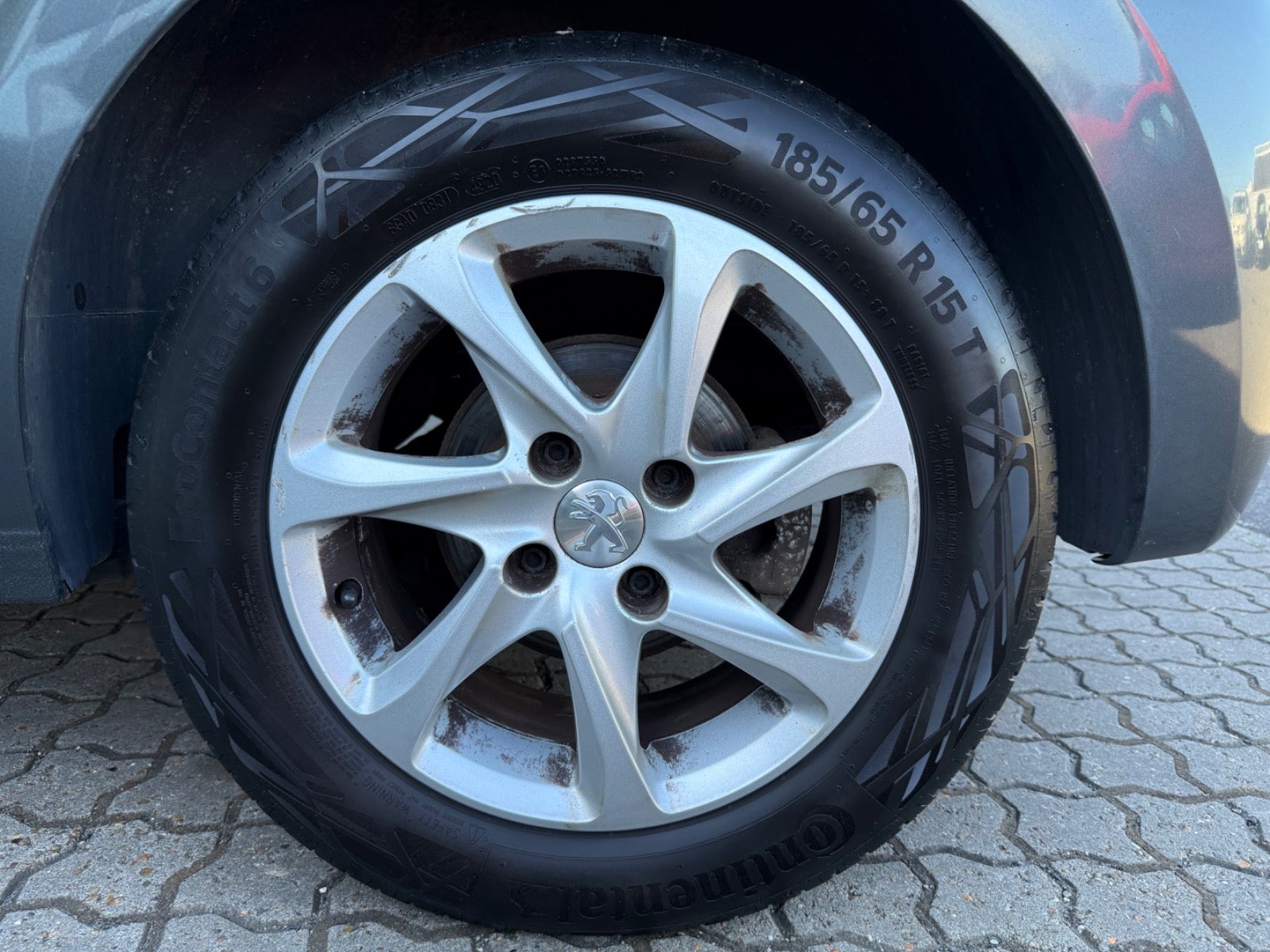 Peugeot 208 - 18